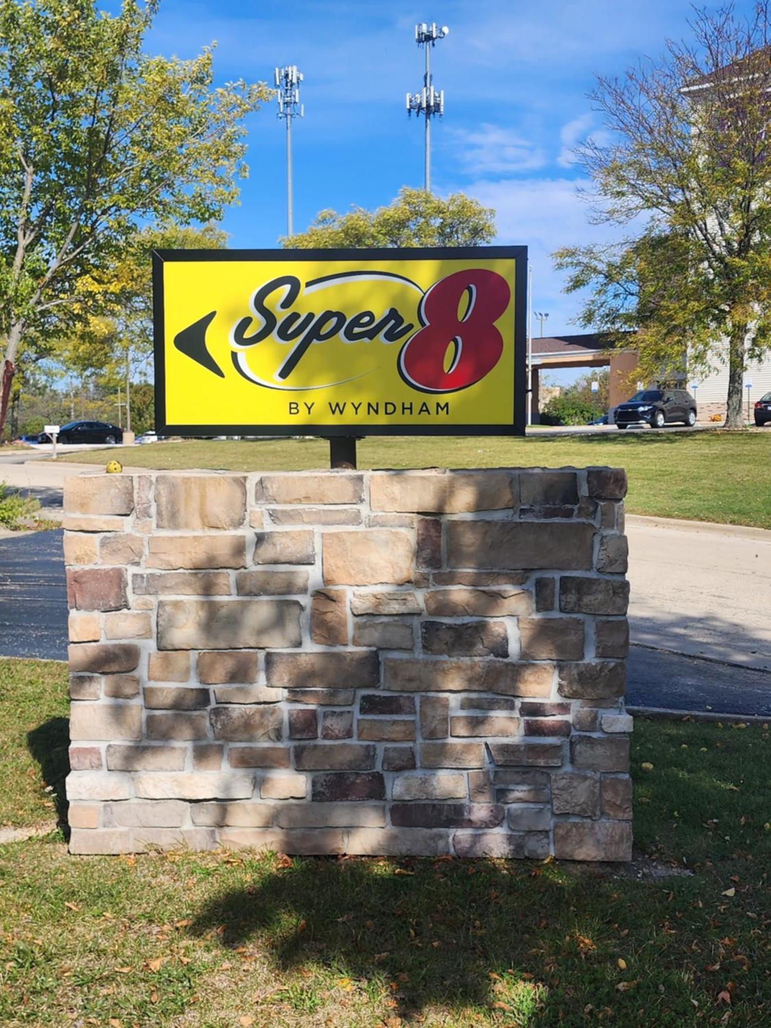 Super 8 By Wyndham Rockford I-90 Casino District Hotel Exterior foto